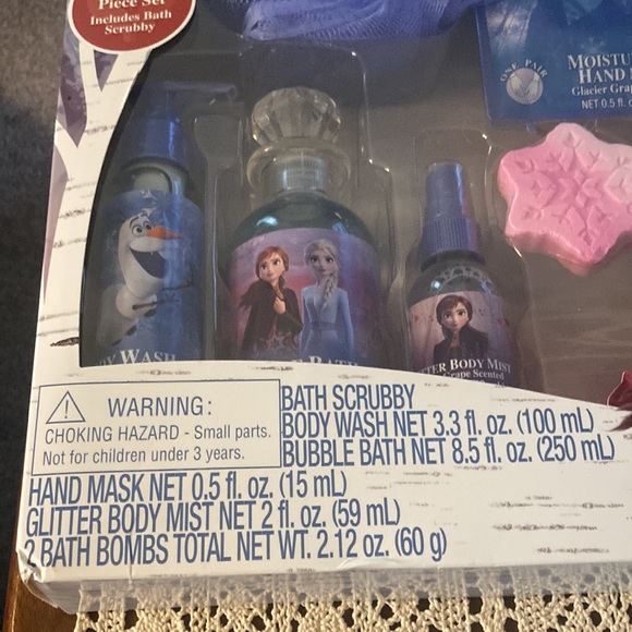 - Disney Frozen Two,  Kids Spa Set, - Picture 3 of 5